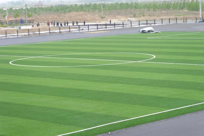 足球场人造草坪用什么样的草坪比较好