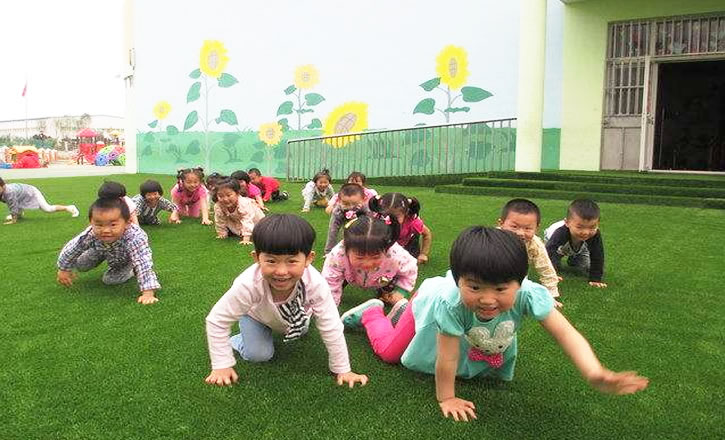 幼儿园仿真草皮多少钱一平方米？